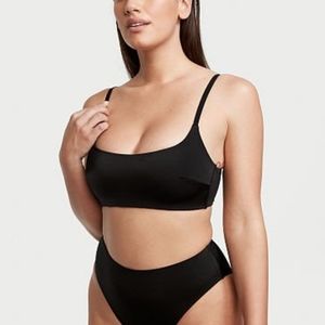 NWOT VS Essential Scoop Bikini Top Black
